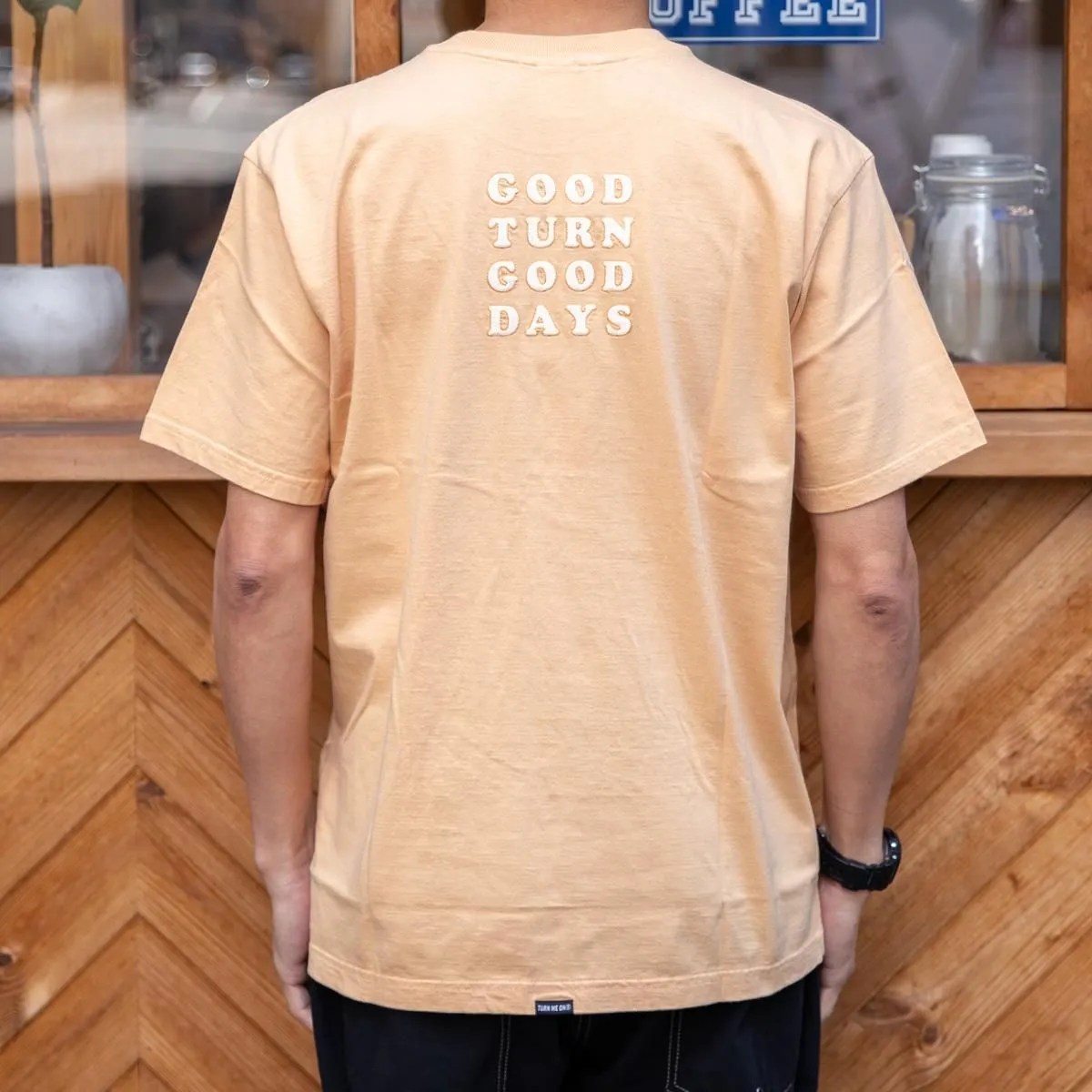 TURN ME ON "GOOD TURN GOOD DAYS TEE" 125-582