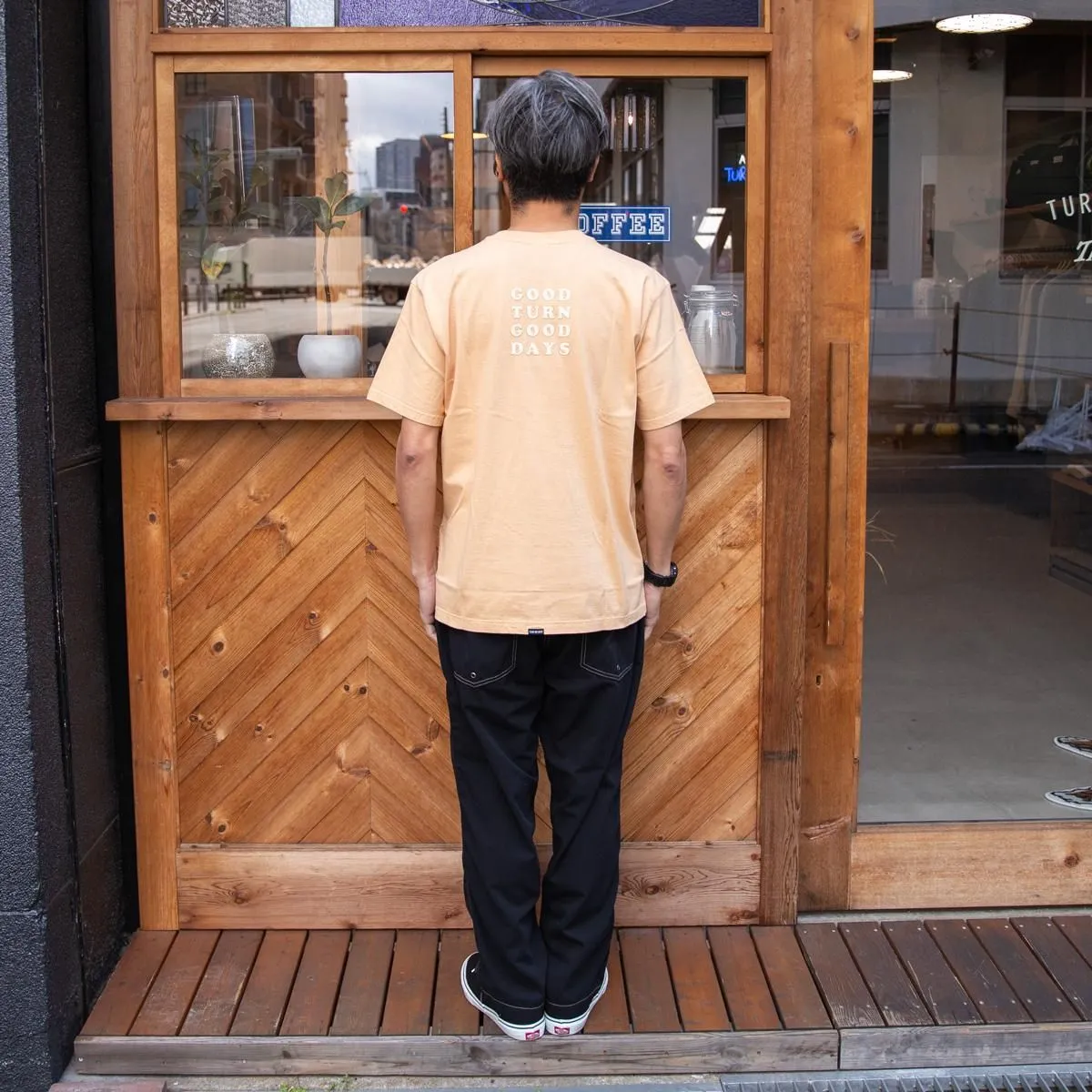 TURN ME ON "GOOD TURN GOOD DAYS TEE" 125-582
