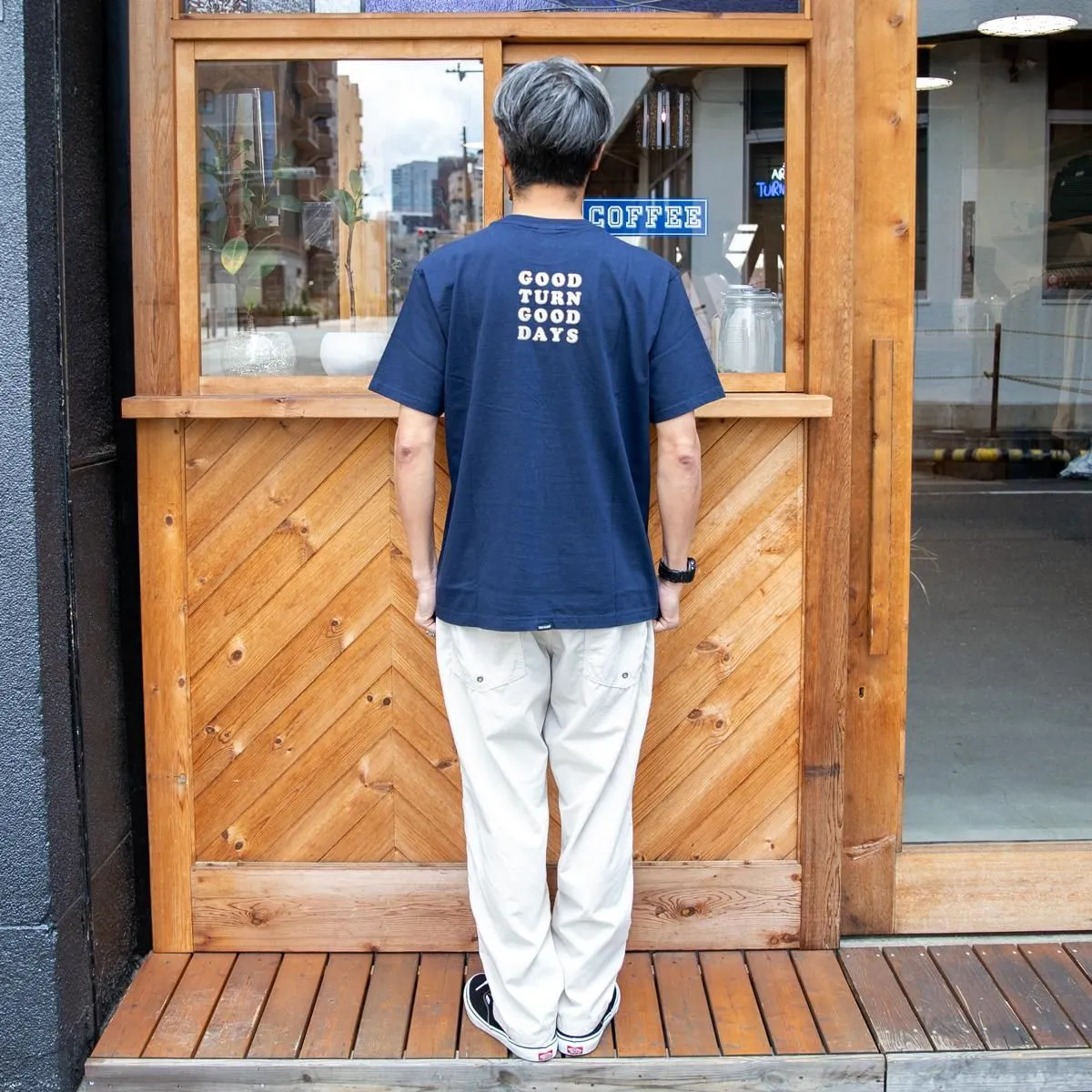 TURN ME ON "GOOD TURN GOOD DAYS TEE" 125-582