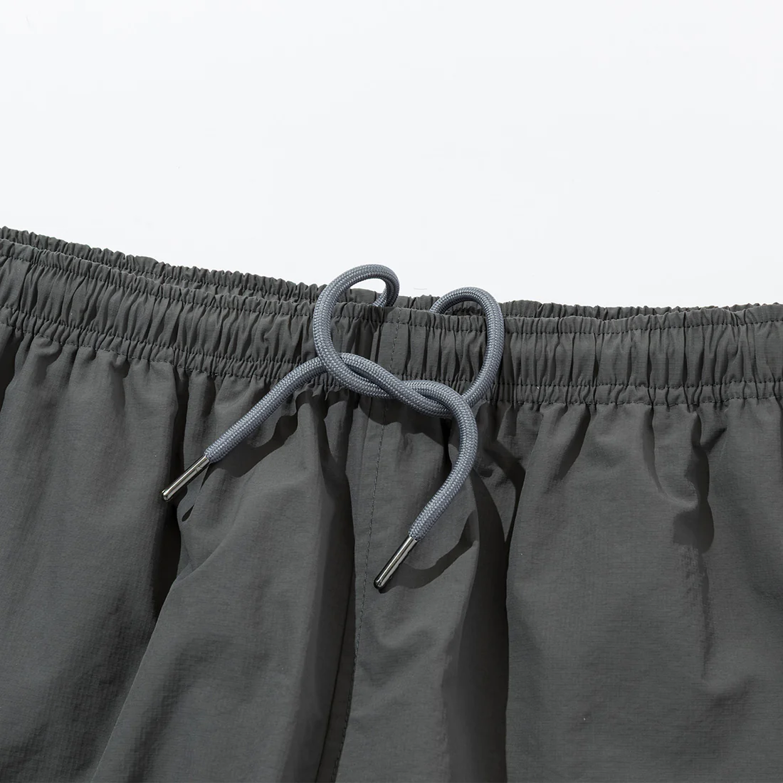 POLER SHIRRING NYLON WIDE CARGO SHORTS