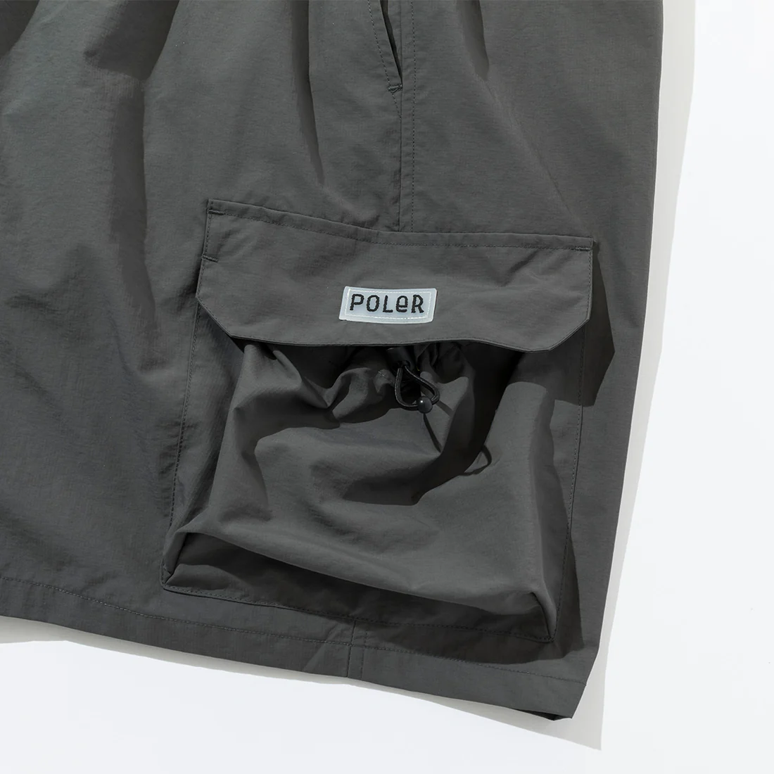 POLER SHIRRING NYLON WIDE CARGO SHORTS