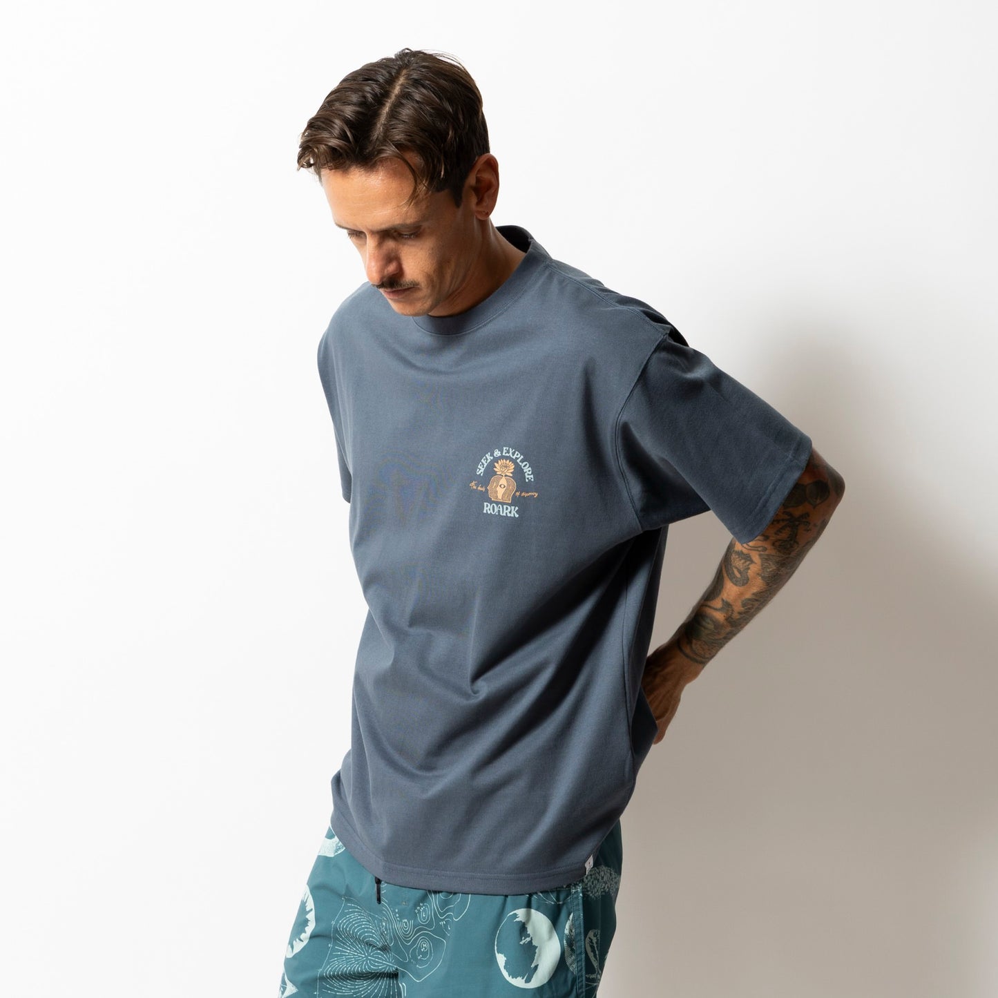 ROARK BEATS OF DISCOVERY FINE TECH DRY TEE