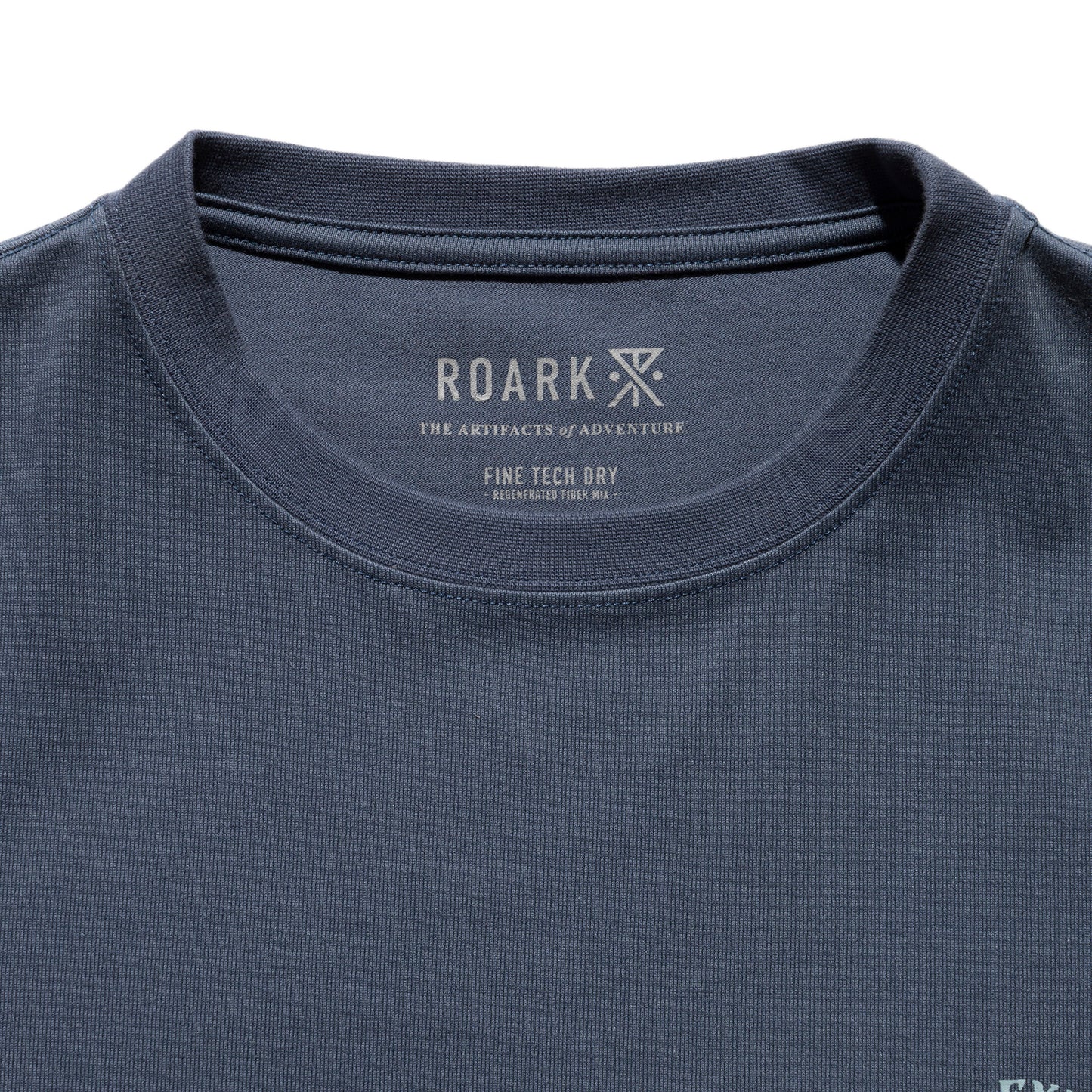 ROARK BEATS OF DISCOVERY FINE TECH DRY TEE