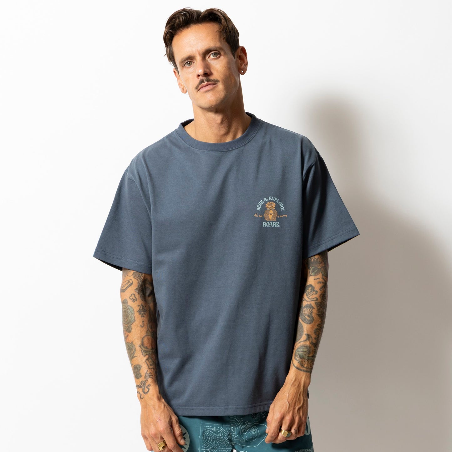 ROARK BEATS OF DISCOVERY FINE TECH DRY TEE