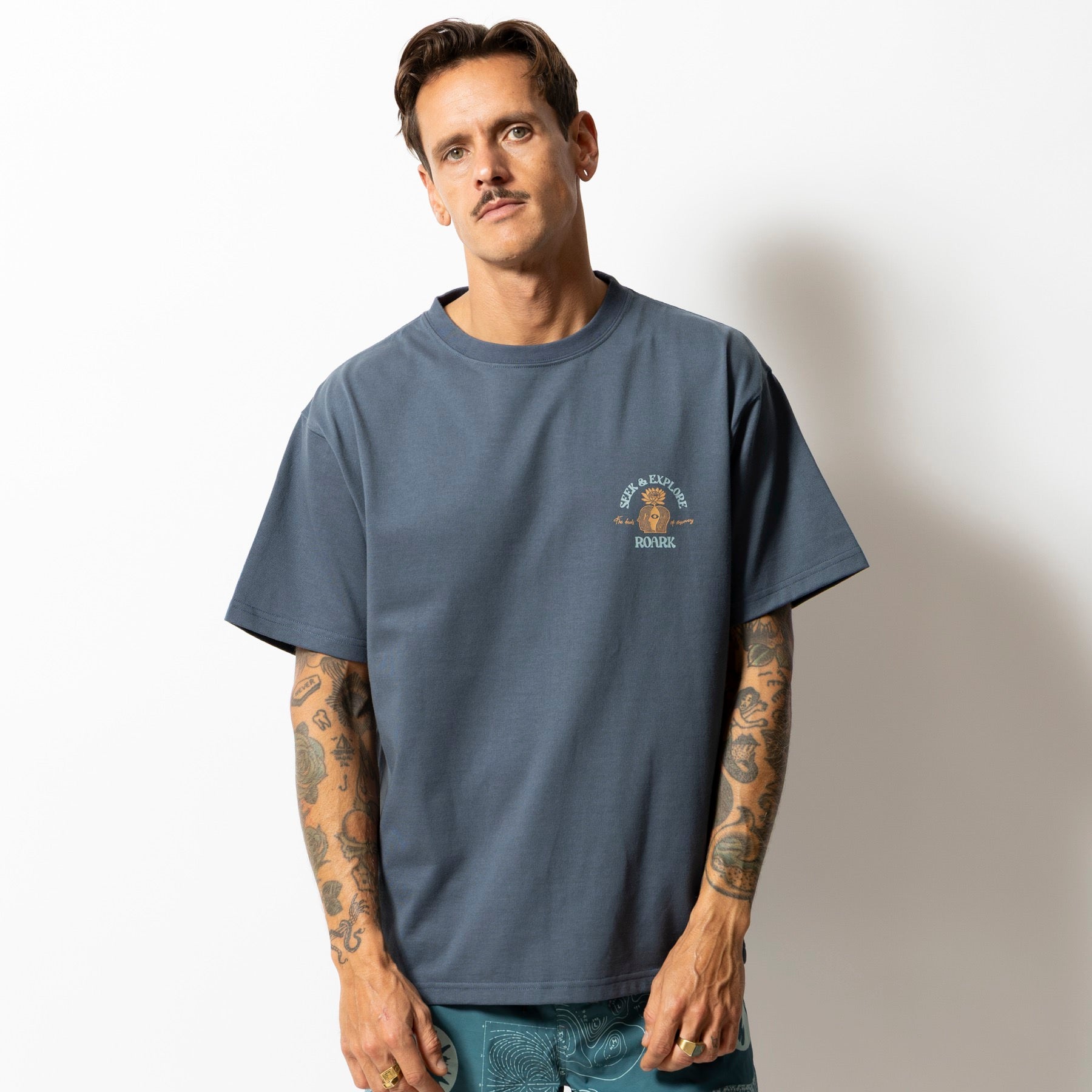 ROARK BEATS OF DISCOVERY FINE TECH DRY TEE